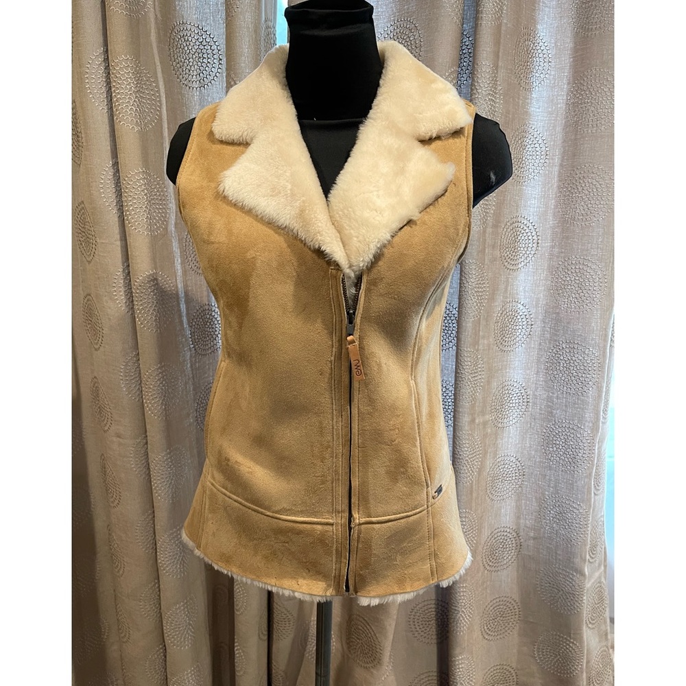 Emu Australian Sheepskin Vest. EUC